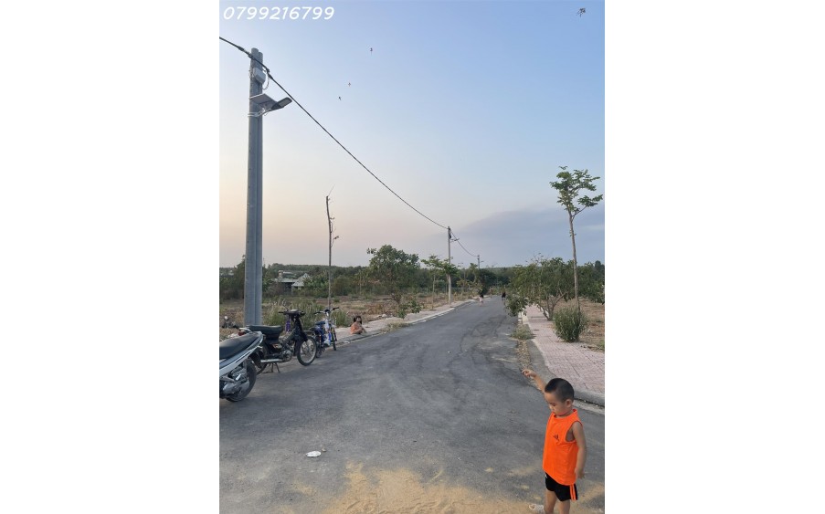 Bán gấp thửa đất nền sổ riêng thổ cư Bình Minh Trảng Bom Đồng Nai . Gía bán 1 tỷ 150 /nền . LH 0799 216 799 em Trinh.